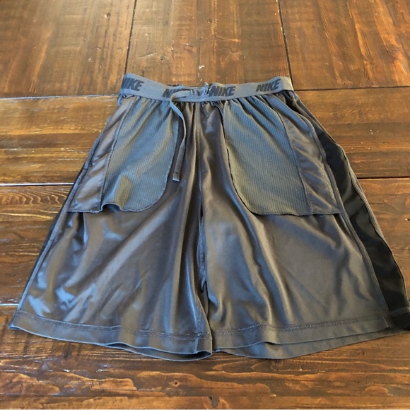 Nike Sz M Basketball Shorts Pockets 10" Charcoal Grey Black Swoosh Drawstring - Picture 6 of 7